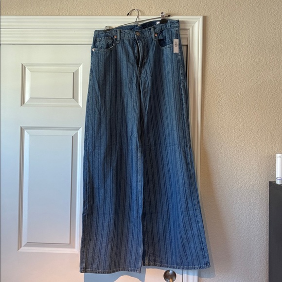 GAP Women's Blue Striped Flare Jeans - Picture 4 of 5